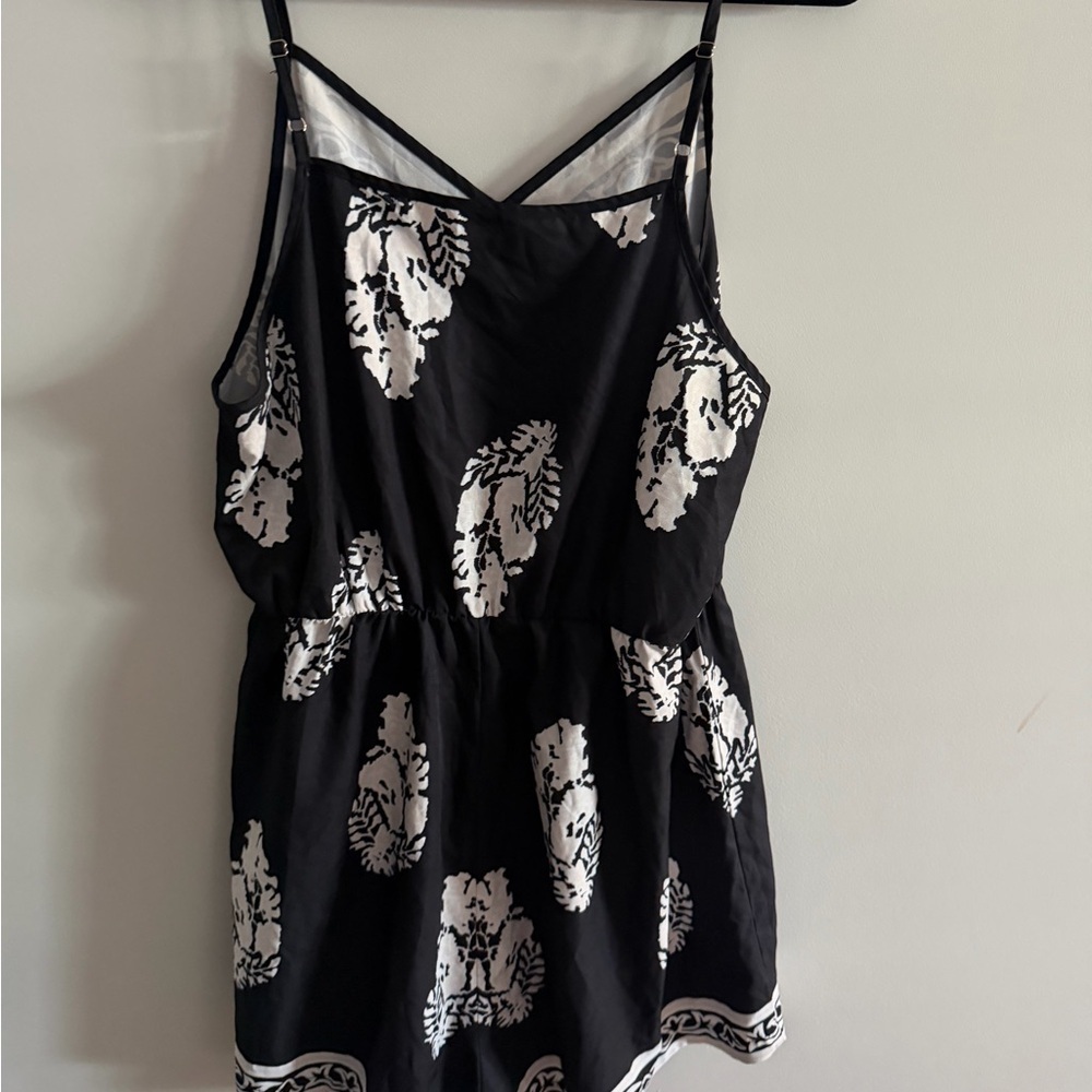 CUPSHE black and white chic feather boho patterned beach romper - Picture 5 of 6